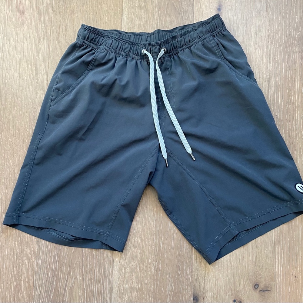 Vuori Kore Shorts - Medium - 7.5” inseam
